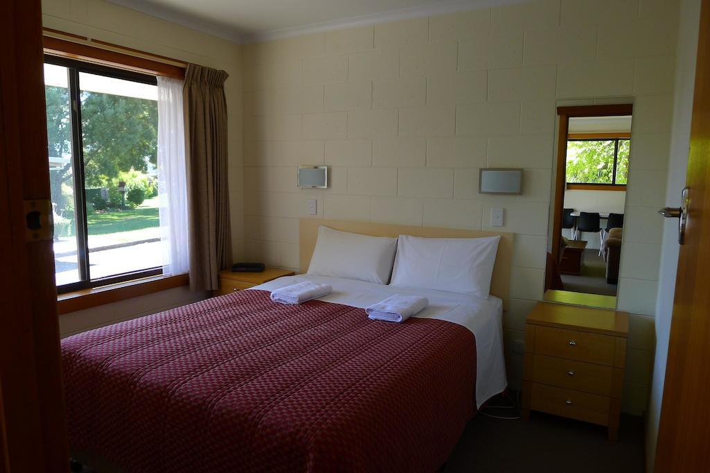 Willaway Motel Apartments Ълвърстон Стая снимка